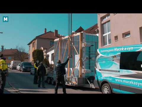 Výstavba bazénu od firmy MACEK a SYN, s.r.o. - dodávka, usazení jeřábem a uvedení do provozu