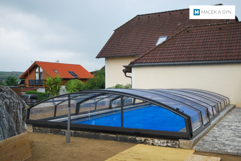 Zastřešení Imperia NEO light 4,5 x 8,5 x 1,05m, barva antracitová, Lengenfeld, Dolní Rakousko, realizace 2014